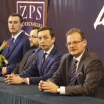 I Forum Oświatowe „Murawy Dobromierskie”. Pierwszy z prawej: minister Jan Józef Kasprzyk, szef Urzędu do Spraw Kombatantów i Osób Represjonowanych / Mateusz Kaczmarczyk / Radio Kielce