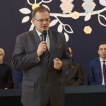 I Forum Oświatowe „Murawy Dobromierskie”. Minister Jan Józef Kasprzyk, szef Urzędu do Spraw Kombatantów i Osób Represjonowanych / Mateusz Kaczmarczyk / Radio Kielce