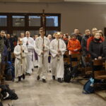 Nocna Droga Krzyżowa. Nabożeństwo w kościele w Kielcach-Dąbrowie / Marlena Płaska / Radio Kielce