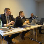 Konferencja Polskiej Spółki Gazownictwa w sprawie planów rozwoju. Na zdjęciu od lewej: zastępca dyrektora PSG – Tomasz Nowosielski, dyrektor PSG - Radosław Słoniewski, rzecznik spółki - Artur Michniewicz / Mateusz Kaczmarczyk / Radio Kielce