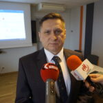 Konferencja Polskiej Spółki Gazownictwa w sprawie planów rozwoju. Na zdjęciu dyrektor PSG - Radosław Słoniewski / Mateusz Kaczmarczyk / Radio Kielce