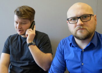 Od lewej: Tomasz Błoński, Oskar Midak z Miejskiego Urzędu Pracy w Kielcach / Kamil Król / Radio Kielce