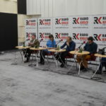 Studio Polityczne. Na zdjęciu (od lewej): Michał Kita - Radio Kielce, poseł Andrzej Kryj - PiS, Magdalena Fogiel-Litwinek - Kukiz'15, Paweł Garbuzik – PSL, Mateusz Żukowski – Nowoczesna, Wiktor Pytlak - PO / Aneta Cielibała-Gil / Radio Kielce