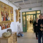 Wizyta Andrzeja Grabowskiego w kieleckim "Plastyku". Zwiedzanie szkoły z dyrektor szkoły Marią Kowalczyk / Kamil Król / Radio Kielce