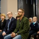 Kielce. Wręczenie nagród laureatom konkursu „Święto Narodu po długiej nocy cierpień”. Na zdjęciu (od lewej): Dorota Koczwańska-Kalita - naczelnik kieleckiej delegatury IPN, profesor Ryszard Legutko i Łukasz Maj - Kuratorium Oświaty w Kielcach / Karol Żak / Radio Kielce