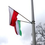 Przy kieleckich ulicach zawisły flagi Polski i Węgier / Karol Żak / Radio Kielce