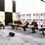 Studio Polityczne. Na zdjęciu (od lewej): Michał Kita, Marcin Kornaga - PSL, Dorota Jarońska - Kukiz'15, Krzysztof Lipiec - PiS, Matuesz Żukowski - Nowoczesna i Wiktor Pytlak - PO / Karol Żak / Radio Kielce