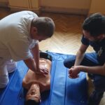 Szkolenie z zakresu udzielania pierwszej pomocy prowadzone w Wojewódzkim Szpitalu Zespolonym w Kielcach / Iwona Murawska / Radio Kielce