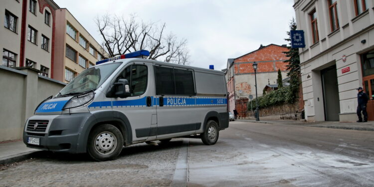 Miejsce, w którym podpalił się mężczyzna przed budynkiem Komendy Miejskiej Policji w Kielcach / Marzena Mąkosa / Radio Kielce