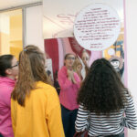 Busko-Zdrój. Instalacja Sensoryczna CUBE. Na zdjęciu dzieci ze Szkoły Podstawowej nr 2 im. Janusza Korczaka w Busku / Marta Gajda / Radio Kielce