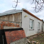 Uszkodzenia budynków wyrządzone przez podmuchy silnego wiatru / Marta Gajda / Radio Kielce