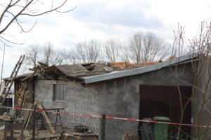 Uszkodzenia budynków wyrządzone przez podmuchy silnego wiatru / Marta Gajda / Radio Kielce