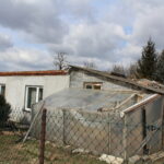 Uszkodzenia budynków wyrządzone przez podmuchy silnego wiatru / Marta Gajda / Radio Kielce