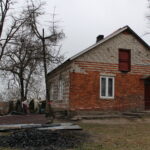 Uszkodzony dach i ściana szczytowa budynku / Marta Gajda / Radio Kielce