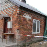 Uszkodzony dach i ściana szczytowa budynku / Marta Gajda / Radio Kielce