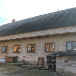 Zniszczony dach na stodole i dach na budynku gospodarczym / Marta Gajda / Radio Kielce