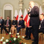 Wizyta wicepremier Beaty Szydło w Busku-Zdroju. Drugi od lewej: Tomasz Pleban - wicestarosta kielecki, Agata Wojtyszek - wojewoda świętokrzyski, Beata Szydło - wicepremier rządu, Andrzej Bętkowski - marszałek województwa świętokrzyskiego i Sławomir Kopacz - wójt Bielin / Marta Gajda / Radio Kielce