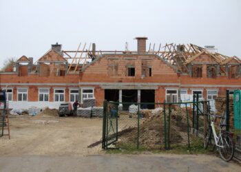 Stopnica. Trwają prace przy budowie kompleksu rehabilitacyjno-opiekuńczego / Marta Gajda / Radio Kielce