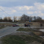 Symboliczne wbicie łopaty pod inwestycję nowego mostu łączącego województwo małopolskie ze świętokrzyskim. / Marta Gajda / Radio Kielce