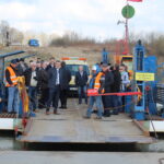 Symboliczne wbicie łopaty pod inwestycję nowego mostu łączącego województwo małopolskie ze świętokrzyskim. / Marta Gajda / Radio Kielce