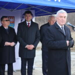 Symboliczne wbicie łopaty pod inwestycję nowego mostu łączącego województwo małopolskie ze świętokrzyskim. / Marta Gajda / Radio Kielce