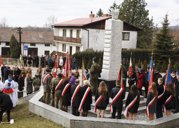 Uroczystości upamiętniające mieszkańców, którzy 75 lat temu zostali zamordowani przez Niemców / Jarosław Kubalski / Radio Kielce