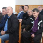 Poseł Krzysztof Lipiec z programem wyborczym na spotkaniu z mieszkańcami w Stopnicy. / Marta Gajda / Radio Kielce