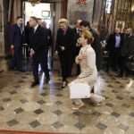 Z udziałem par prezydenckich Polski i Węgier w bazylice katedralnej w Kielcach odbyła się msza święta w intencji obu narodów. Na zdjęciu Janos Ader – prezydent Węgier z żona Anitą Herczegh oraz Andrzej Duda – prezydent RP z żoną Agatą Kornhauser-Dudą / Jarosław Kubalski / Radio Kielce