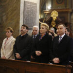 Z udziałem par prezydenckich Polski i Węgier w bazylice katedralnej w Kielcach odbyła się msza święta w intencji obu narodów. Na zdjęciu Janos Ader – prezydent Węgier z żona Anitą Herczegh oraz Andrzej Duda – prezydent RP z żoną Agatą Kornhauser-Dudą / Jarosław Kubalski / Radio Kielce