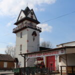 Siedmioletni elektroniczny zegar  na wieży hejnałowo-zegarowej w Opatowcu / Marta Gajda / Radio Kielce