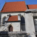 Zegar na ścianie kościołka w miejscowości Chotel Czerwony. Datowany jest na XVI wiek / Marta Gajda / Radio Kielce