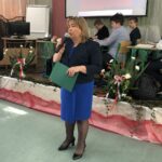 Otwarcie  uroczystości  z okazji Narodowego Dnia Żołnierzy Wyklętych. Od lewej: nauczyciel Łukasz Strawa i Alicja Szatan, dyrektor Zespołu Szkół Centrum Kształcenia Rolniczego w Sandomierzu / Grażyna Szlęzak-Wójcik / Radio Kielce