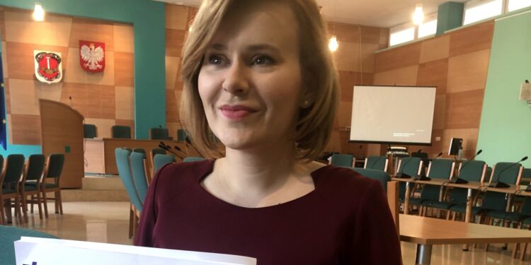 Wiceminister sportu i turystyki Anna Krupka przedstawiła w Staszowie założenia tzw. piątki Kaczyńskiego / Grażyna Szlęzak - Wójcik / Radio Kielce