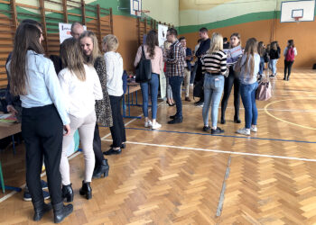 Powiatowe Targi Edukacji zorganizowane w II Liceum Ogólnokształcącym w Sandomierzu / Grażyna Szlęzak-Wójcik / Radio Kielce