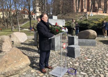 Uroczystości upamiętniające ofiary terroru z 16 marca 1942 roku. Na zdjęciu Marek Kwitek - poseł PiS / Grażyna Szlęzak-Wójcik / Radio Kielce