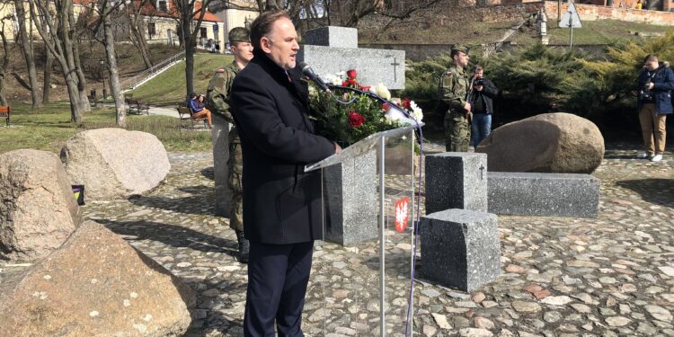 Uroczystości upamiętniające ofiary terroru z 16 marca 1942 roku. Na zdjęciu Marek Kwitek - poseł PiS / Grażyna Szlęzak-Wójcik / Radio Kielce