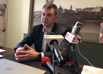 Burmistrz Sandomierza Marcin Marzec mówi o droższych przetargach / Grażyna Szlęzak-Wójcik / Radio Kielce