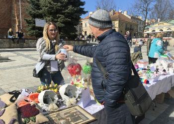 Sandomierz. Akcja charytatywna na leczenie chorego Tomasza Płatosa / Grażyna Szlęzak-Wójcik / Radio Kielce