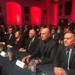 Polsko-Chińskie Centrum Wymiany Kultury powstanie w Sandomierzu. Na zdjęciu od prawej: Marek Kwitek - poseł PiS, Grzegorz Socha - wiceprezes Wojewódzkiego Funduszu Ochrony Środowiska, Marek Jońca - członek Zarządu Województwa Świętokrzyskiego, Anna Krupka - wiceminister sportu i turystyki, D.Zhang - firma Euro-Us-Asia / Grażyna Szlęzak-Wójcik / Radio Kielce