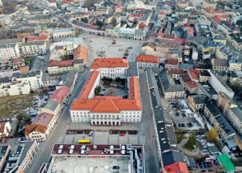 06.02.2019 Kielce. Rynek i Urząd Miasta / Jarosław Kubalski / Radio Kielce