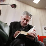 01.03.2019 Radio Kielce.Studio Gram. Pisarz Wiesław Myśliwski i aktor Jerzy Radziwiłowicz spotkali się z czytelnikami i słuchaczami w ramach promocji audiobooka "Ucho Igielne". Jerzy Radziwiłowicz / Jarosław Kubalski / Radio Kielce