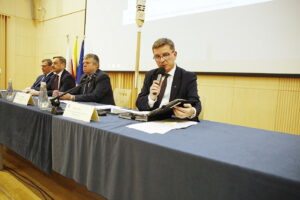 04.03.2019 Kielce. Sesja Sejmiku Województwa Świętokrzyskiego. Wiceprzewodniczący Henryk Milcarz, Marek Strzała, Mieczysław Gębski oraz przewodniczący sejmiku Andrzej Pruś / Jarosław Kubalski / Radio Kielce