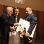 05.03.2019 Kielce. Nagrody Marszałka Województwa Świętokrzyskiego - Świętokrzyska Victoria w kategorii samorządność. Gmina Strawczyn. Nagrodę z rąk marszałka Andrzeja Bętkowskiego i przewodniczącego sejmiku Andrzeja Prusia odbiera wójt Tadeusz Tkaczyk / Jarosław Kubalski / Radio Kielce