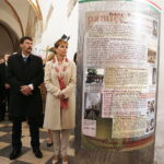 23.03.2019 Święty Krzyż. Prezydent Węgier Janos Ader wraz z małżonką odwiedził klasztor, gdzie między innymi otworzył wystawę „Polska-Węgry. Początek” / Jarosław Kubalski / Radio Kielce