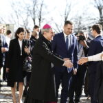 23.03.2019 Święty Krzyż. Prezydent Węgier Janos Ader wraz z małżonką odwiedził klasztor, gdzie między innymi otworzył wystawę „Polska-Węgry. Początek” / Jarosław Kubalski / Radio Kielce