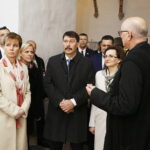 23.03.2019 Święty Krzyż. Prezydent Węgier Janos Ader wraz z małżonką odwiedził klasztor, gdzie między innymi otworzył wystawę „Polska-Węgry. Początek” / Jarosław Kubalski / Radio Kielce