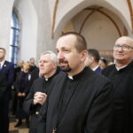 23.03.2019 Święty Krzyż. Prezydent Węgier Janos Ader wraz z małżonką odwiedził klasztor, gdzie między innymi otworzył wystawę „Polska-Węgry. Początek” / Jarosław Kubalski / Radio Kielce