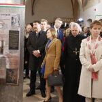 23.03.2019 Święty Krzyż. Prezydent Węgier Janos Ader wraz z małżonką odwiedził klasztor, gdzie między innymi otworzył wystawę „Polska-Węgry. Początek” / Jarosław Kubalski / Radio Kielce