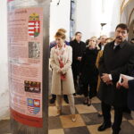 23.03.2019 Święty Krzyż. Prezydent Węgier Janos Ader wraz z małżonką odwiedził klasztor, gdzie między innymi otworzył wystawę „Polska-Węgry. Początek” / Jarosław Kubalski / Radio Kielce