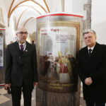 23.03.2019 Święty Krzyż. Prezydent Węgier Janos Ader wraz z małżonką odwiedził klasztor, gdzie między innymi otworzył wystawę „Polska-Węgry. Początek”. Dr Czesław Hadamik i prof. Krzysztof Bracha / Jarosław Kubalski / Radio Kielce